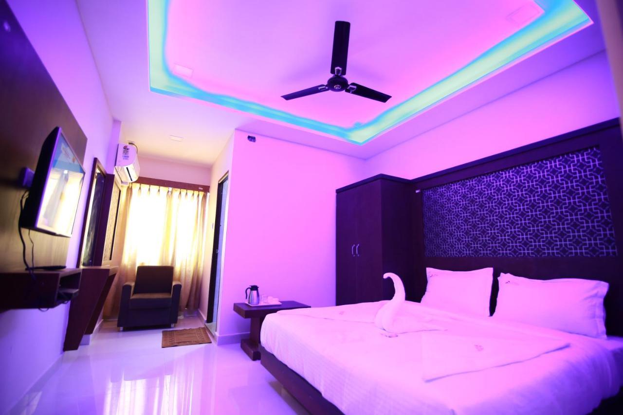 Hotel Apple Suites Bangalore Exterior photo